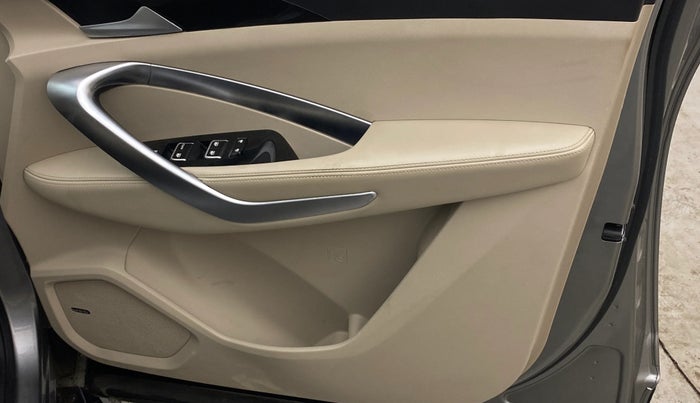 2021 MG HECTOR SHARP 1.5 PETROL CVT, Petrol, Automatic, 35,169 km, Driver Side Door Panels Control