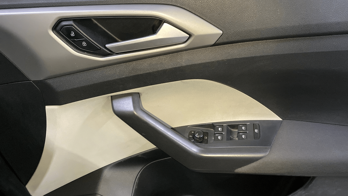 2022 Volkswagen TAIGUN HIGHLINE 1.0 TSI MT, Petrol, Manual, 21,047 km, Driver Side Door Panels Control