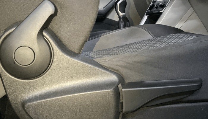 2022 Volkswagen TAIGUN HIGHLINE 1.0 TSI MT, Petrol, Manual, 21,476 km, Driver Side Adjustment Panel