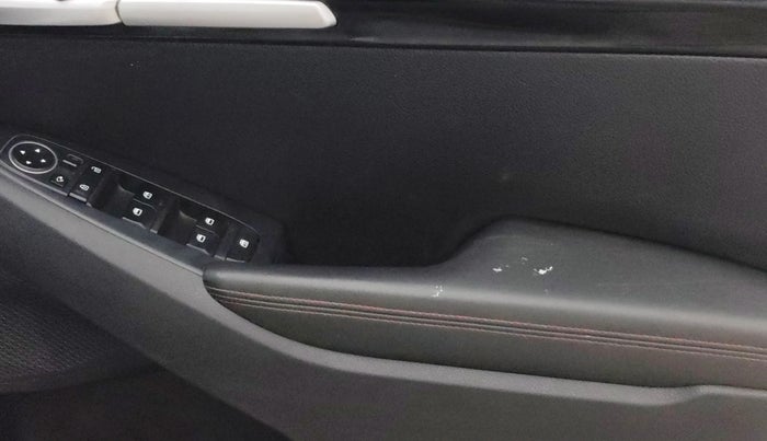 2020 KIA SELTOS GTX PLUS AT 1.5 DIESEL, Diesel, Automatic, 1,05,588 km, Driver Side Door Panels Control