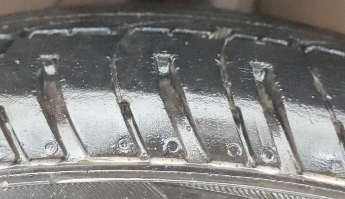 2014 Honda Brio S MT, Petrol, Manual, 78,856 km, Left Front Tyre Tread