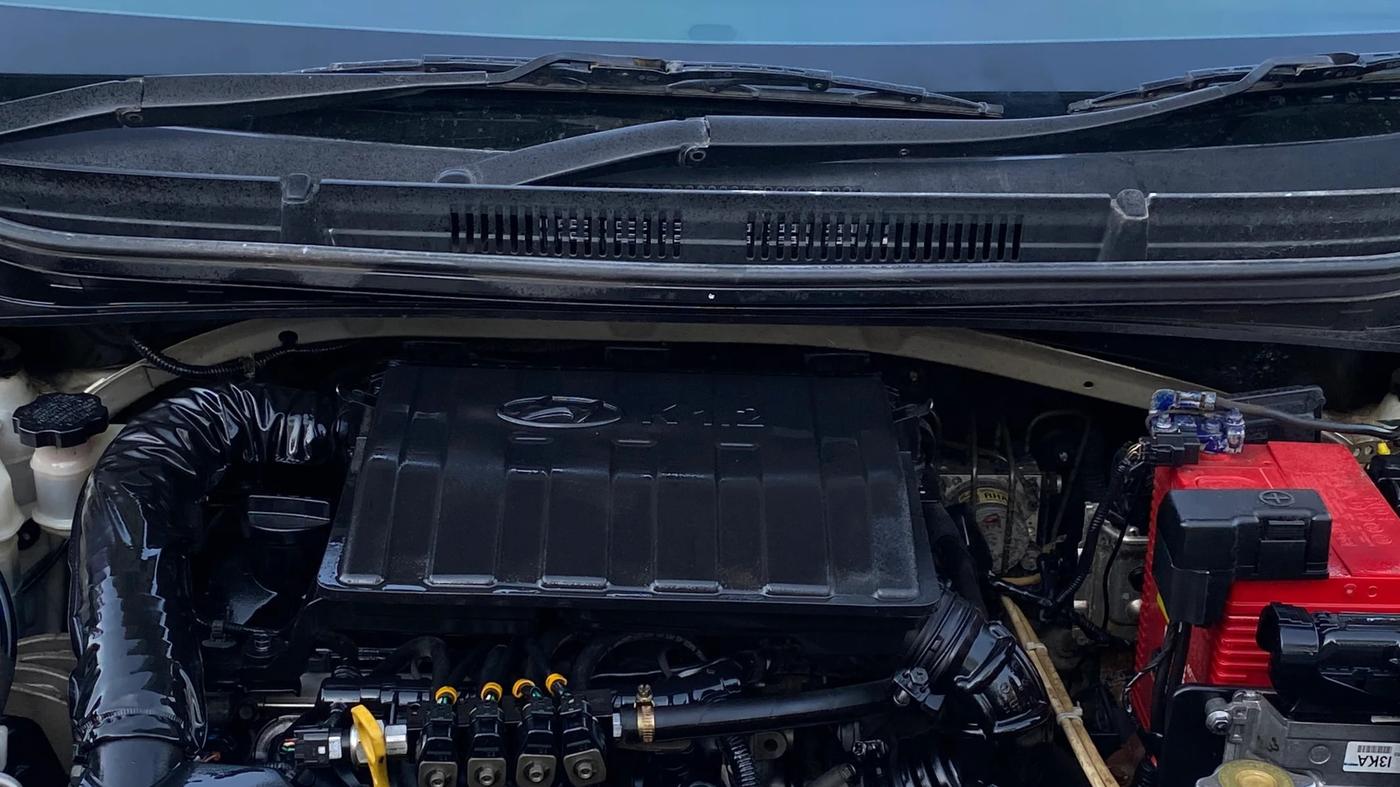 2020 Hyundai AURA SX PLUS 1.2 AMT, CNG, Automatic, 1,03,708 km, Engine View