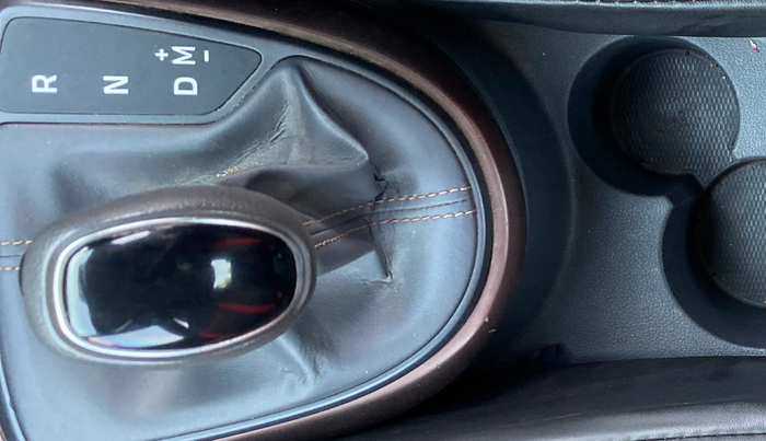 2020 Hyundai AURA SX PLUS 1.2 AMT, CNG, Automatic, 1,03,686 km, Gear Lever