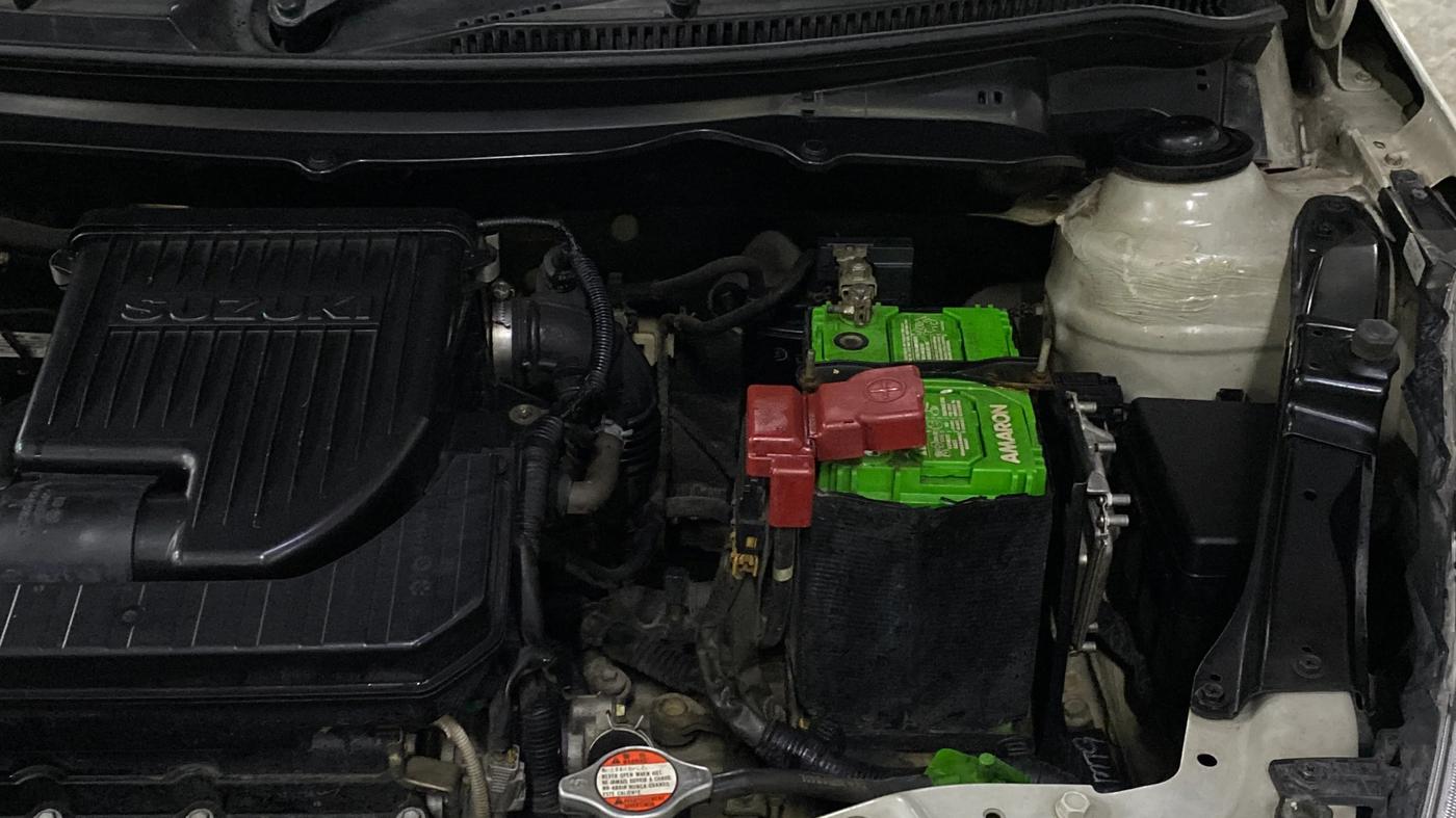 2015 Maruti Swift VXI, Petrol, Manual, 1,15,730 km, Engine View - Left