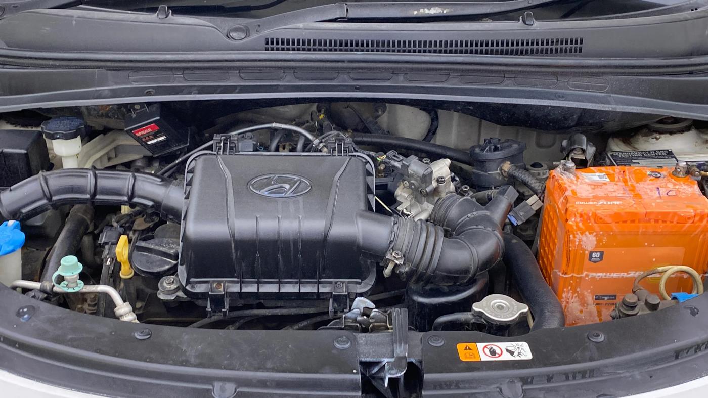 2016 Hyundai i10 MAGNA 1.1, CNG, Manual, 1,31,515 km, Engine View