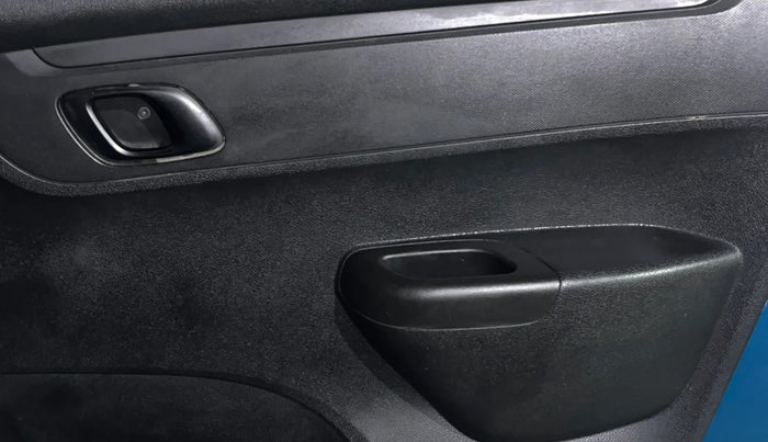 2023 Renault Kwid RXT 1.0 AMT, Petrol, Automatic, 50,901 km, Driver Side Door Panels Control