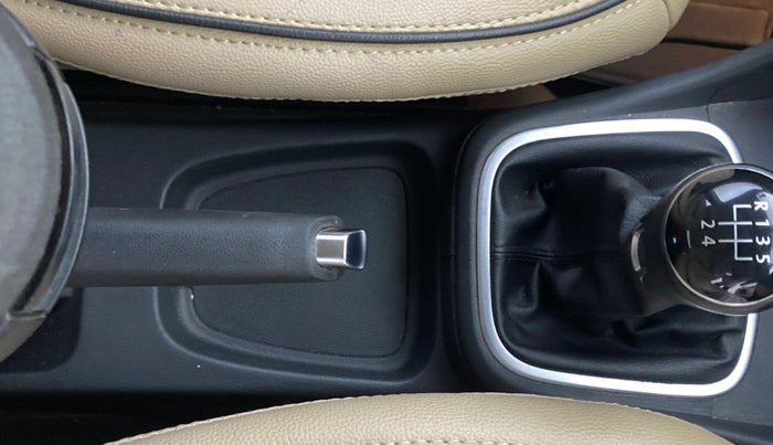 2017 Volkswagen Polo HIGHLINE1.5L, Diesel, Manual, 96,934 km, Gear Lever