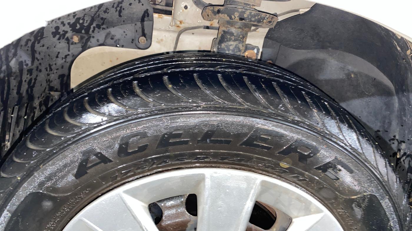 2013 Ford Figo ZXI 1.2 PETROL, Petrol, Manual, 36,556 km, Left Front Tyre Tread