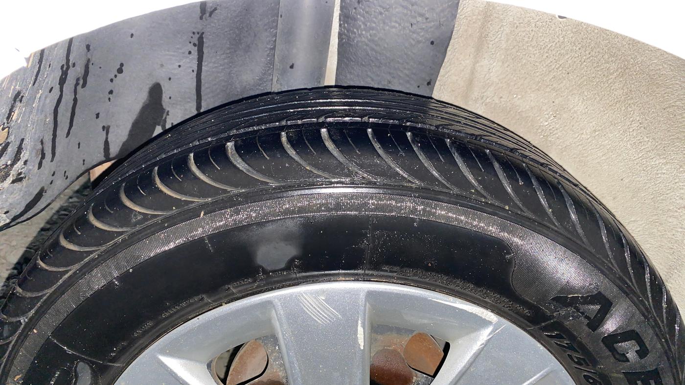 2013 Ford Figo ZXI 1.2 PETROL, Petrol, Manual, 36,556 km, Right Rear Tyre Tread