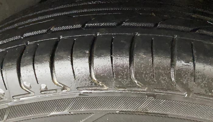 2019 Ford New Figo TITANIUM 1.2 PETROL MT, Petrol, Manual, 59,465 km, Left Rear Tyre Tread