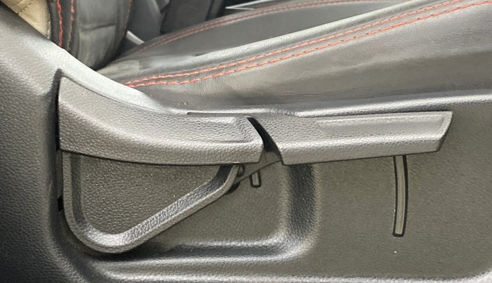 2022 KIA SELTOS HTK PLUS 1.5 DIESEL IMT, Diesel, Manual, 42,957 km, Driver Side Adjustment Panel