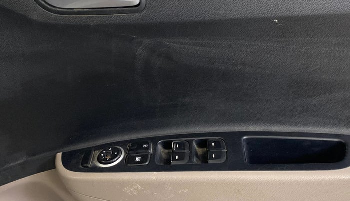 2016 Hyundai Grand i10 SPORTZ 1.2 KAPPA VTVT, CNG, Manual, 83,573 km, Driver Side Door Panels Control