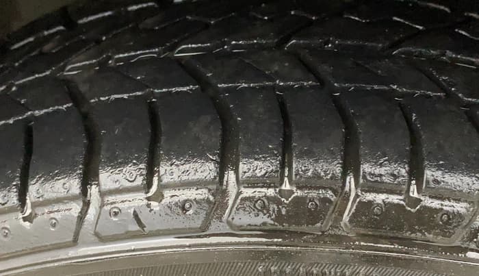 2015 Honda Brio S MT, Petrol, Manual, 58,317 km, Left Front Tyre Tread