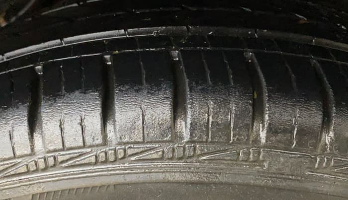 2015 Honda Brio S MT, Petrol, Manual, 58,317 km, Right Rear Tyre Tread