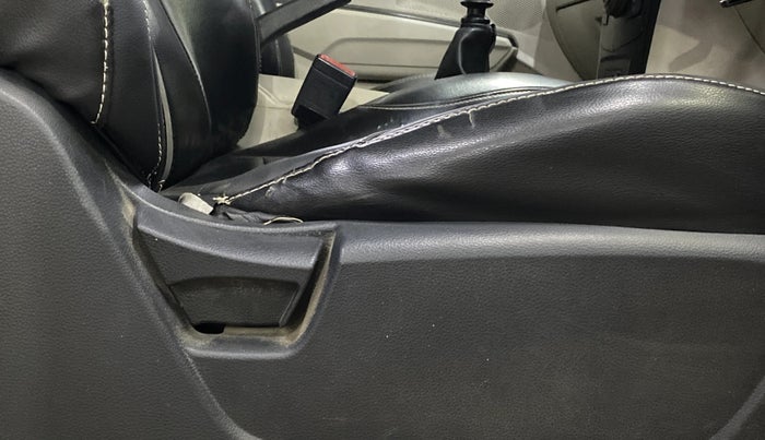 2020 Mahindra XUV300 W6 1.2 PETROL, Petrol, Manual, 83,760 km, Driver Side Adjustment Panel