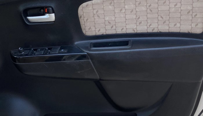 2017 Maruti Wagon R 1.0 VXI AMT, Petrol, Automatic, 79,458 km, Driver Side Door Panels Control