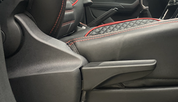 2025 Volkswagen TAIGUN GT Line 1.0L TSI MT, Petrol, Manual, 14,351 km, Driver Side Adjustment Panel