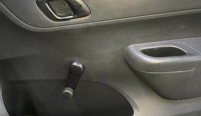 2016 Renault Kwid RXL, Petrol, Manual, 52,884 km, Driver Side Door Panels Control