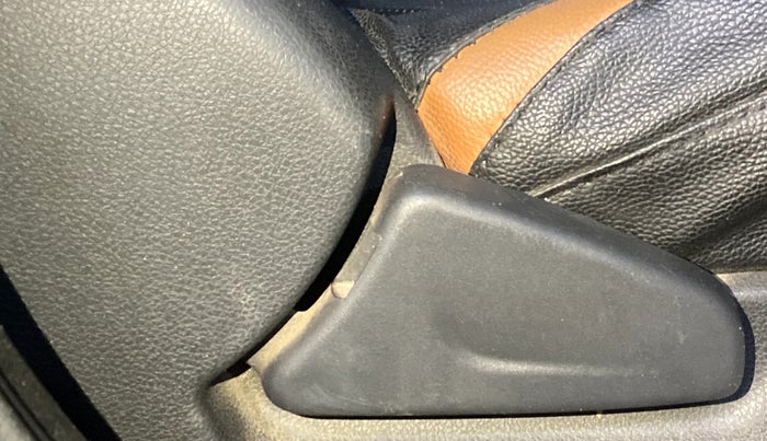 2016 Renault Kwid RXL, Petrol, Manual, 52,884 km, Driver Side Adjustment Panel