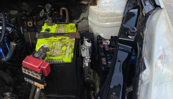 2014 Maruti Swift VXI, Petrol, Manual, 95,939 km, Engine View - Left