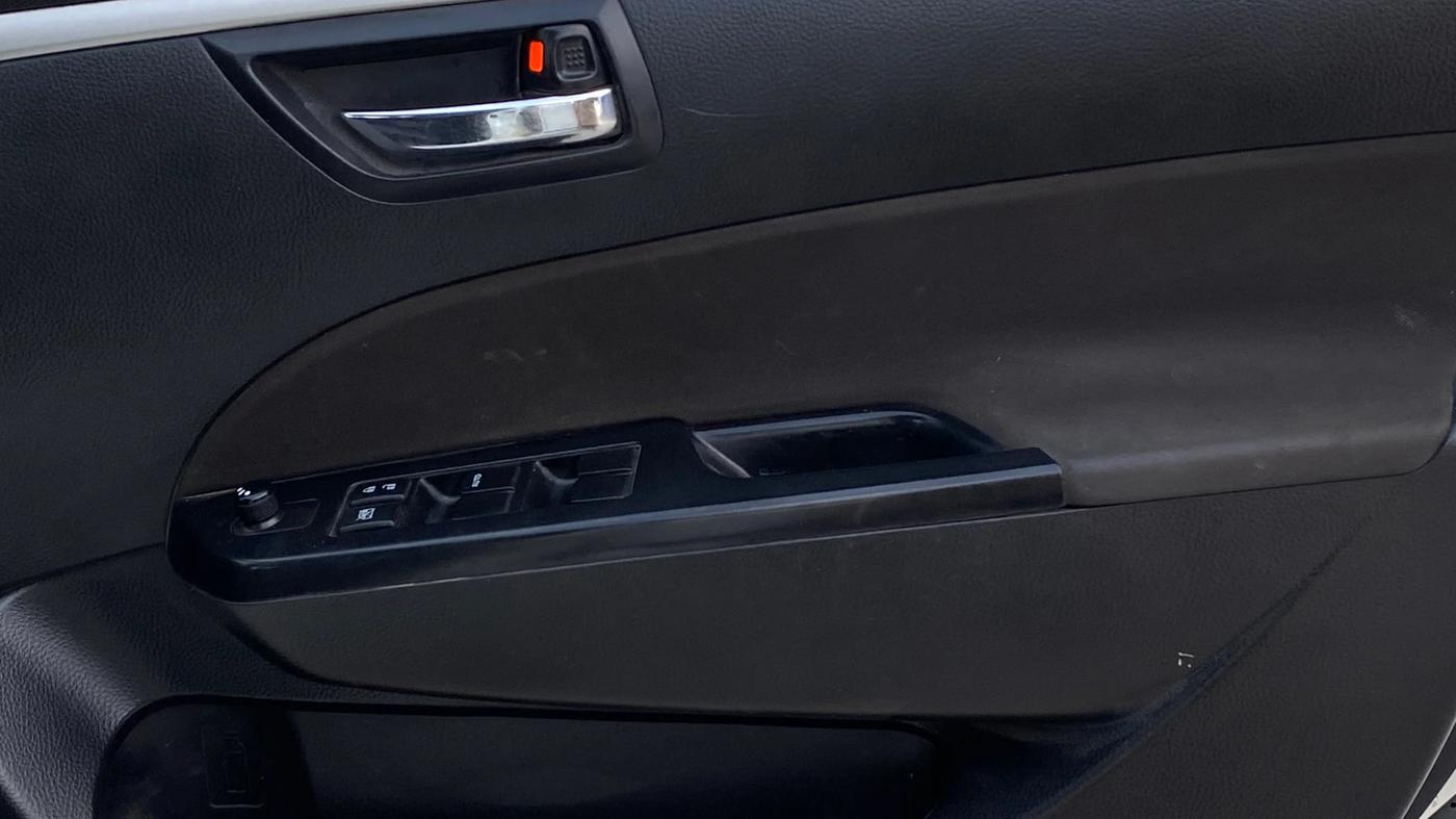 2014 Maruti Swift VXI, Petrol, Manual, 95,939 km, Driver Side Door Panels Control