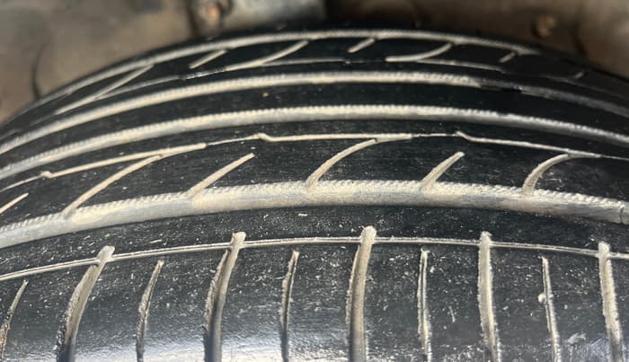 2013 Ford Ecosport TITANIUM 1.0L ECOBOOST, Petrol, Manual, 1,23,456 km, Right Rear Tyre Tread