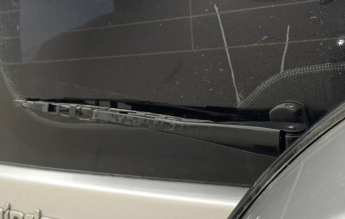 2018 Mahindra TUV300 T8, Diesel, Manual, 1,16,362 km, Rear Wiper