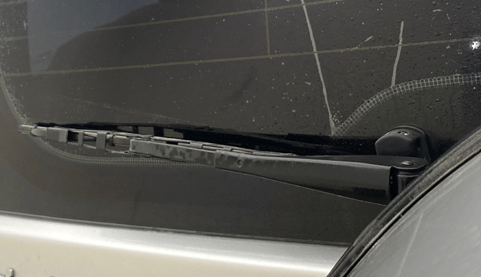 2018 Mahindra TUV300 T8, Diesel, Manual, 1,16,362 km, Rear Wiper