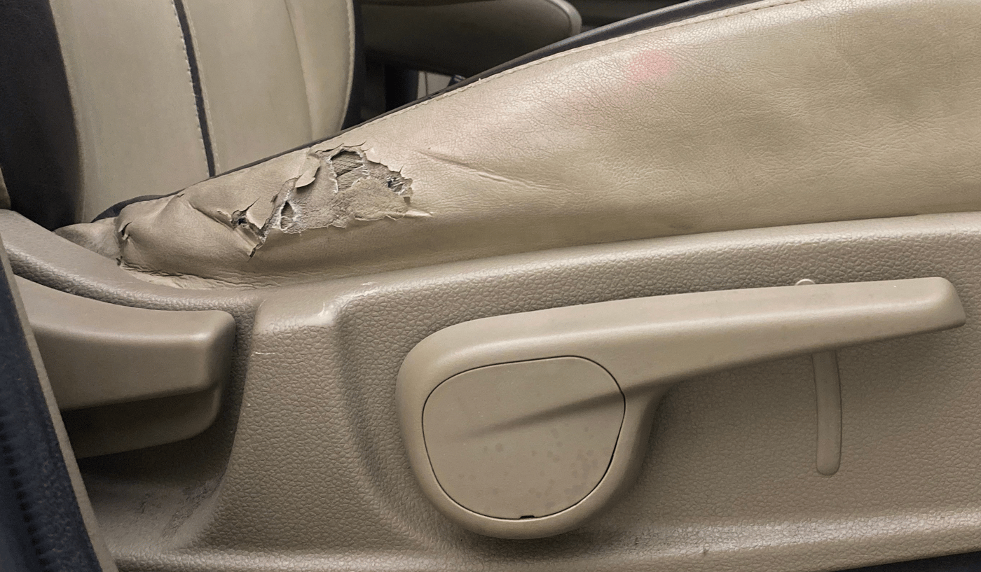 2018 Mahindra TUV300 T8, Diesel, Manual, 1,16,362 km, Driver Side Adjustment Panel