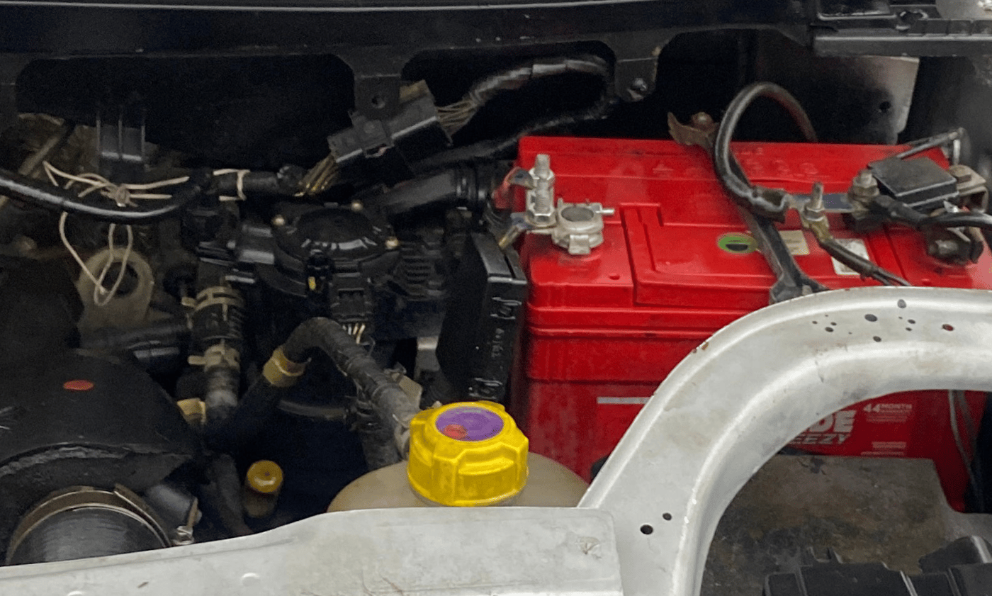 2018 Mahindra TUV300 T8, Diesel, Manual, 1,16,362 km, Engine View - Left