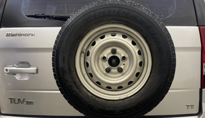 2018 Mahindra TUV300 T8, Diesel, Manual, 1,16,362 km, Spare Tyre