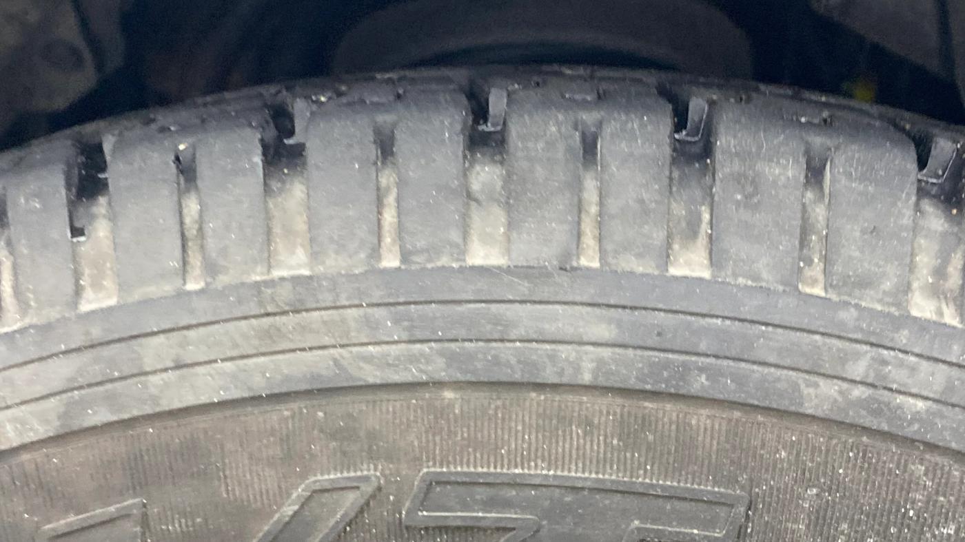 2018 Mahindra TUV300 T8, Diesel, Manual, 1,16,362 km, Left Front Tyre Tread