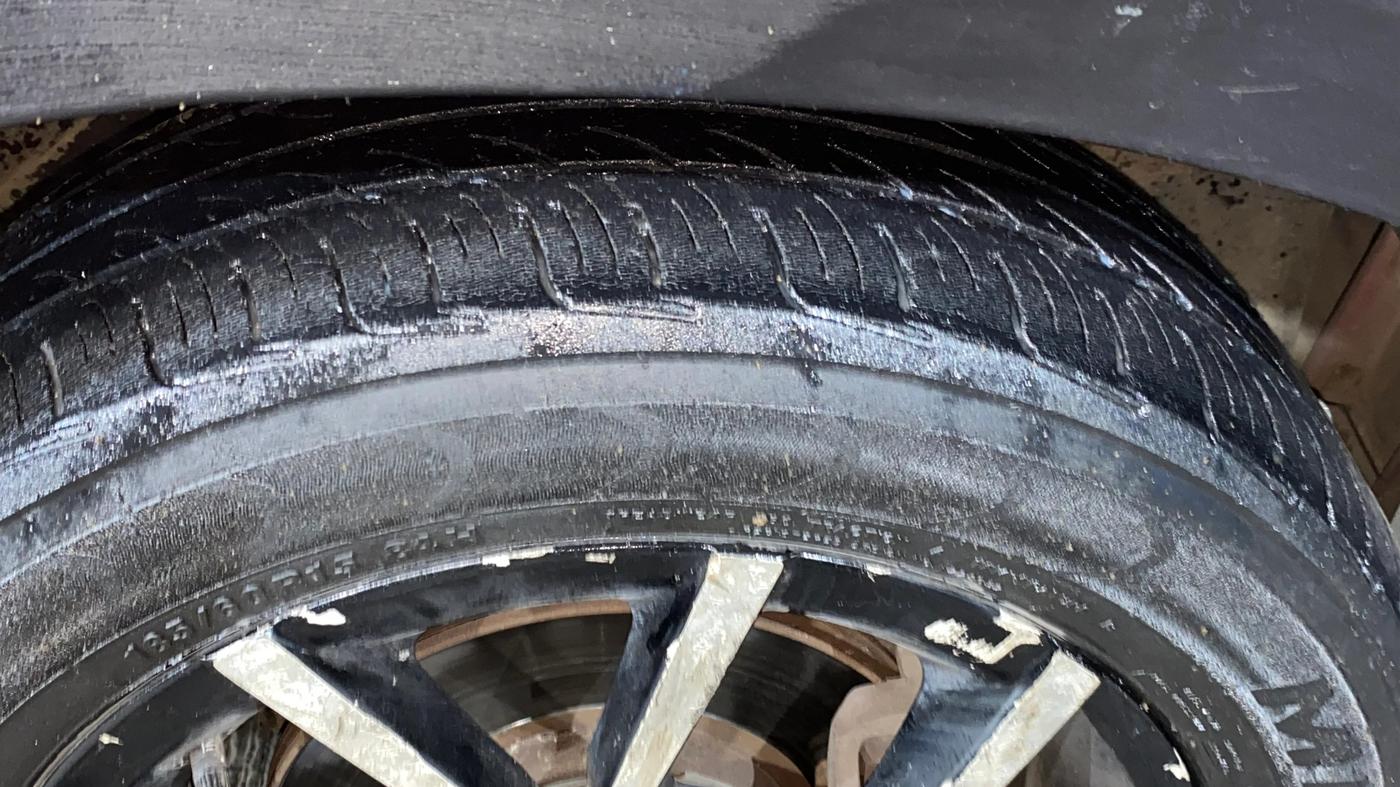 2018 Mahindra KUV 100 NXT K8 P 6 STR, Petrol, Manual, 54,459 km, Right Front Tyre Tread