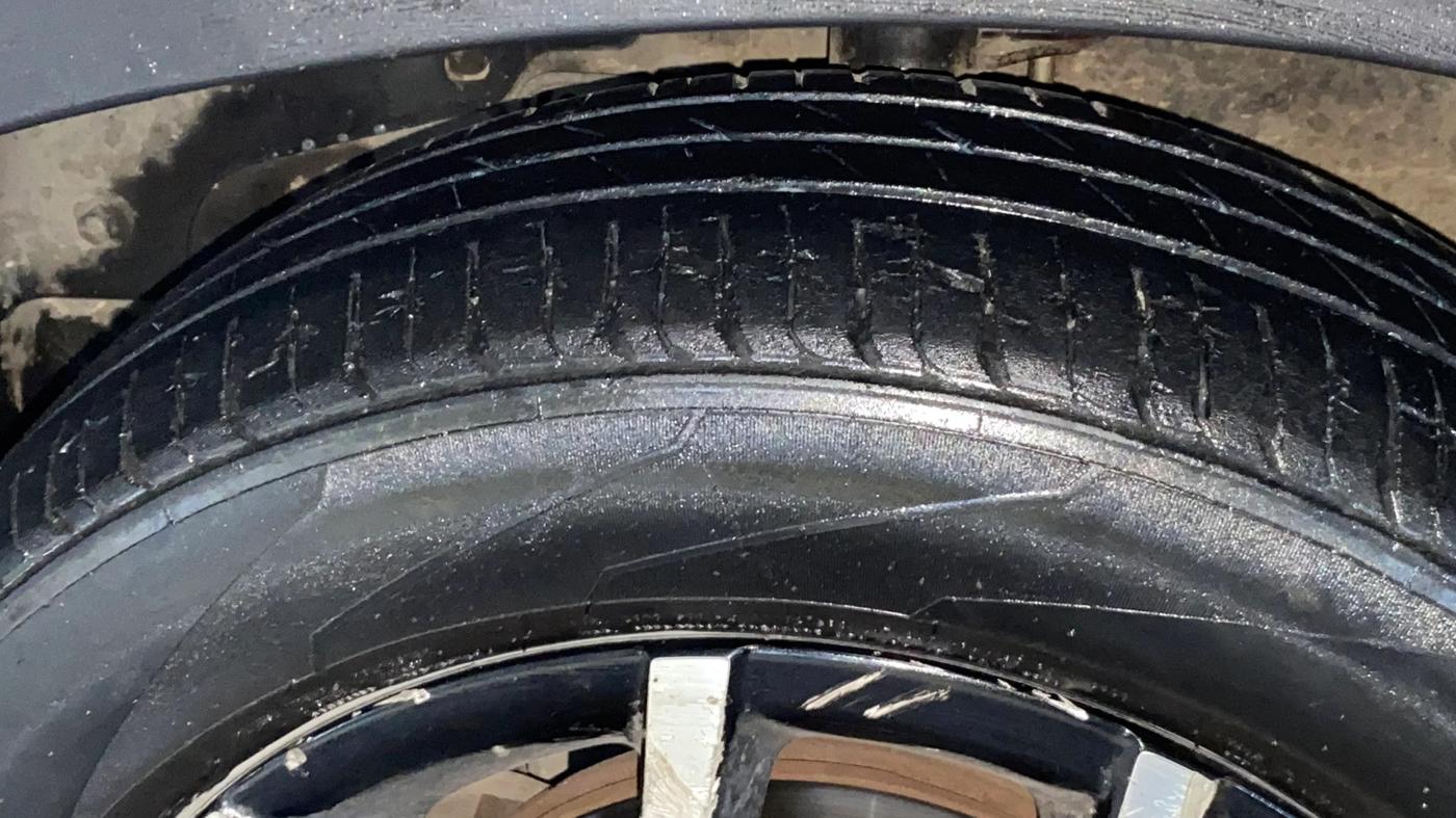 2018 Mahindra KUV 100 NXT K8 P 6 STR, Petrol, Manual, 54,459 km, Left Front Tyre Tread