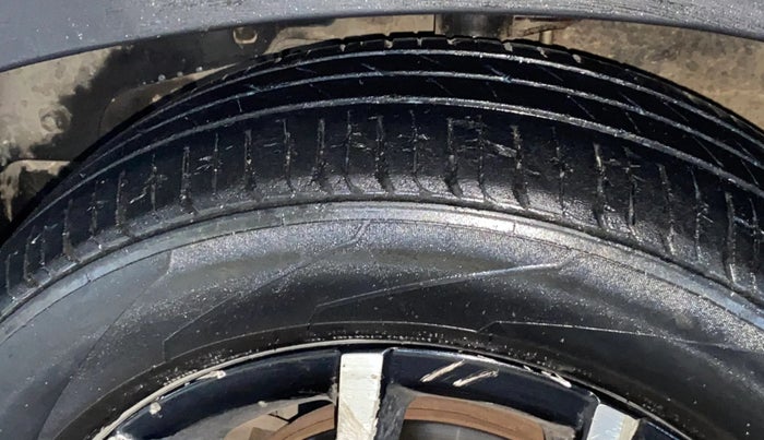 2018 Mahindra KUV 100 NXT K8 P 6 STR, Petrol, Manual, 54,381 km, Left Front Tyre Tread