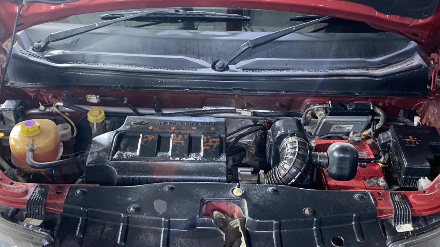 2018 Mahindra KUV 100 NXT K8 P 6 STR, Petrol, Manual, 54,459 km, Engine View
