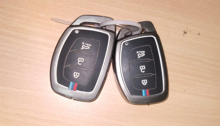 2015 Hyundai Grand i10 SPORTZ 1.2 KAPPA VTVT, CNG, Manual, 53,745 km, Key Close Up