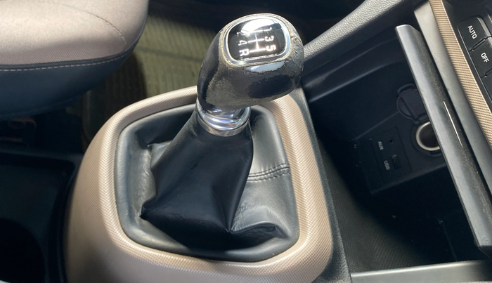 2015 Hyundai Xcent SX 1.2 (O), Petrol, Manual, 82,589 km, Gear Lever