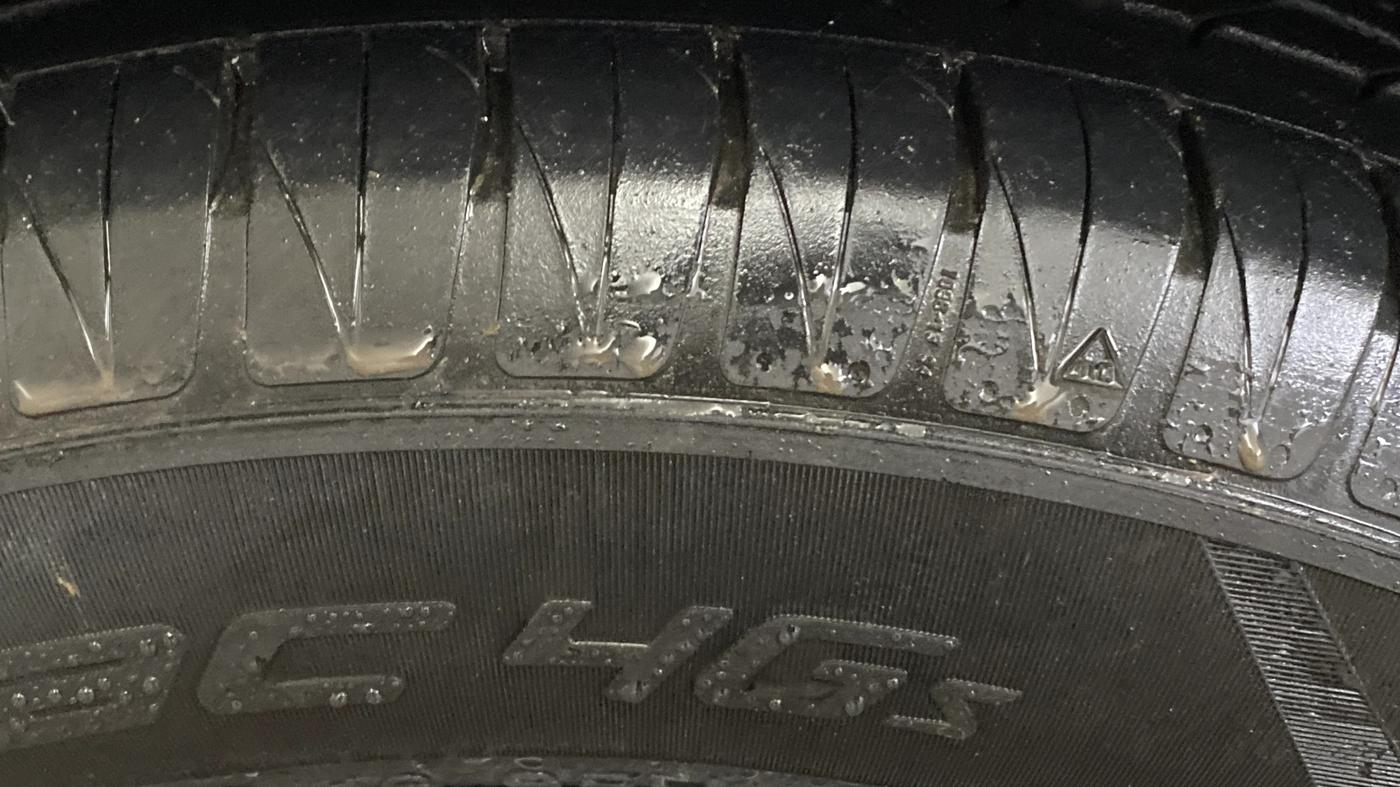 2021 KIA SONET HTK PLUS 1.2, Petrol, Manual, 9,064 km, Left Front Tyre Tread