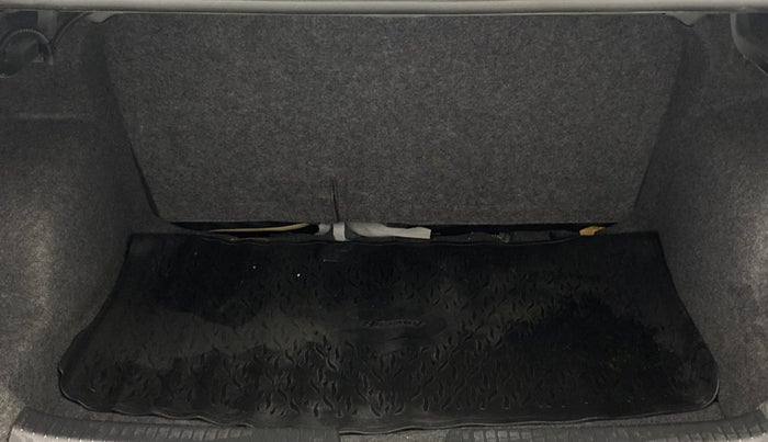 2018 Volkswagen Ameo COMFORTLINE 1.0L, Petrol, Manual, 52,897 km, Boot Inside