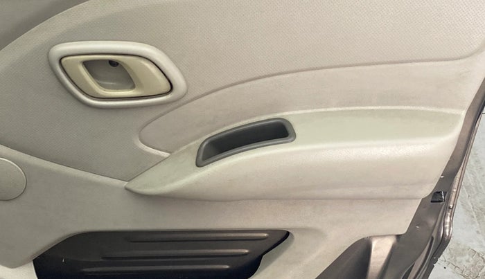 2016 Datsun Redi Go T (O), Petrol, Manual, 40,672 km, Driver Side Door Panels Control