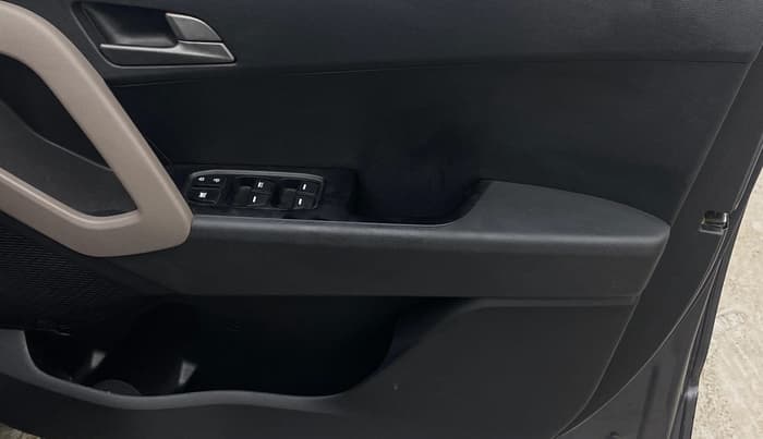 2017 Hyundai Creta SX PLUS 1.6 PETROL, Petrol, Manual, 86,750 km, Driver Side Door Panels Control