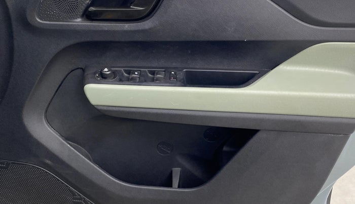 2022 Tata PUNCH ADVENTURE MT, Petrol, Manual, 22,486 km, Driver Side Door Panels Control