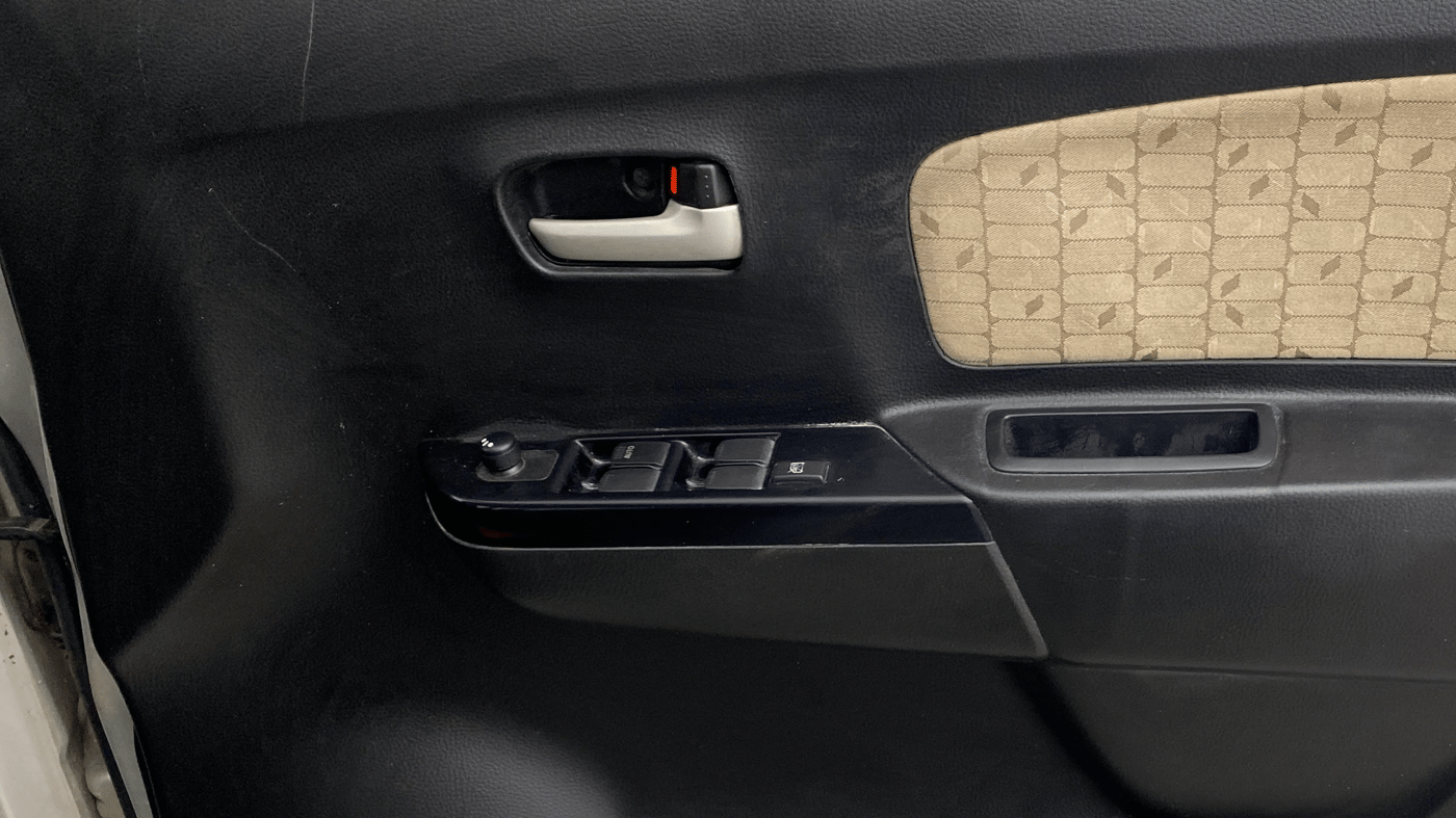 2017 Maruti Wagon R 1.0 VXI AMT, Petrol, Automatic, 17,765 km, Driver Side Door Panels Control