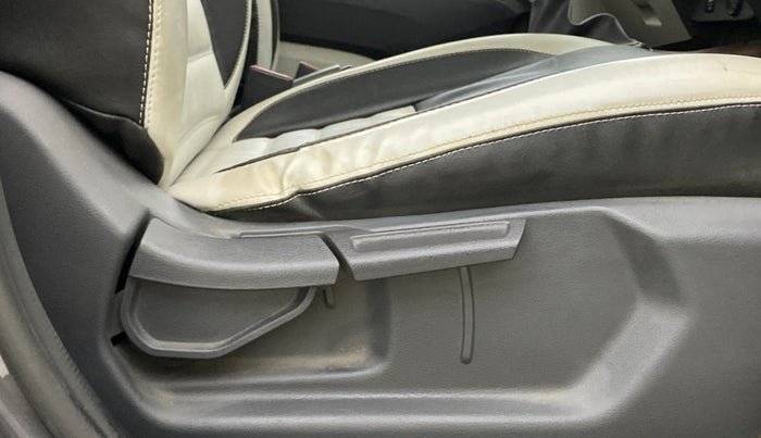 2021 Hyundai AURA S 1.2 CNG, CNG, Manual, 90,738 km, Driver Side Adjustment Panel