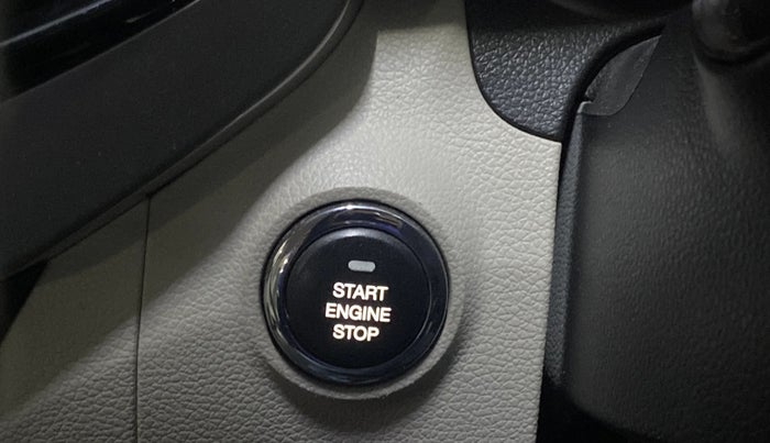 2021 Mahindra XUV300 W8 1.2 PETROL, Petrol, Manual, 67,830 km, Keyless Start/ Stop Button