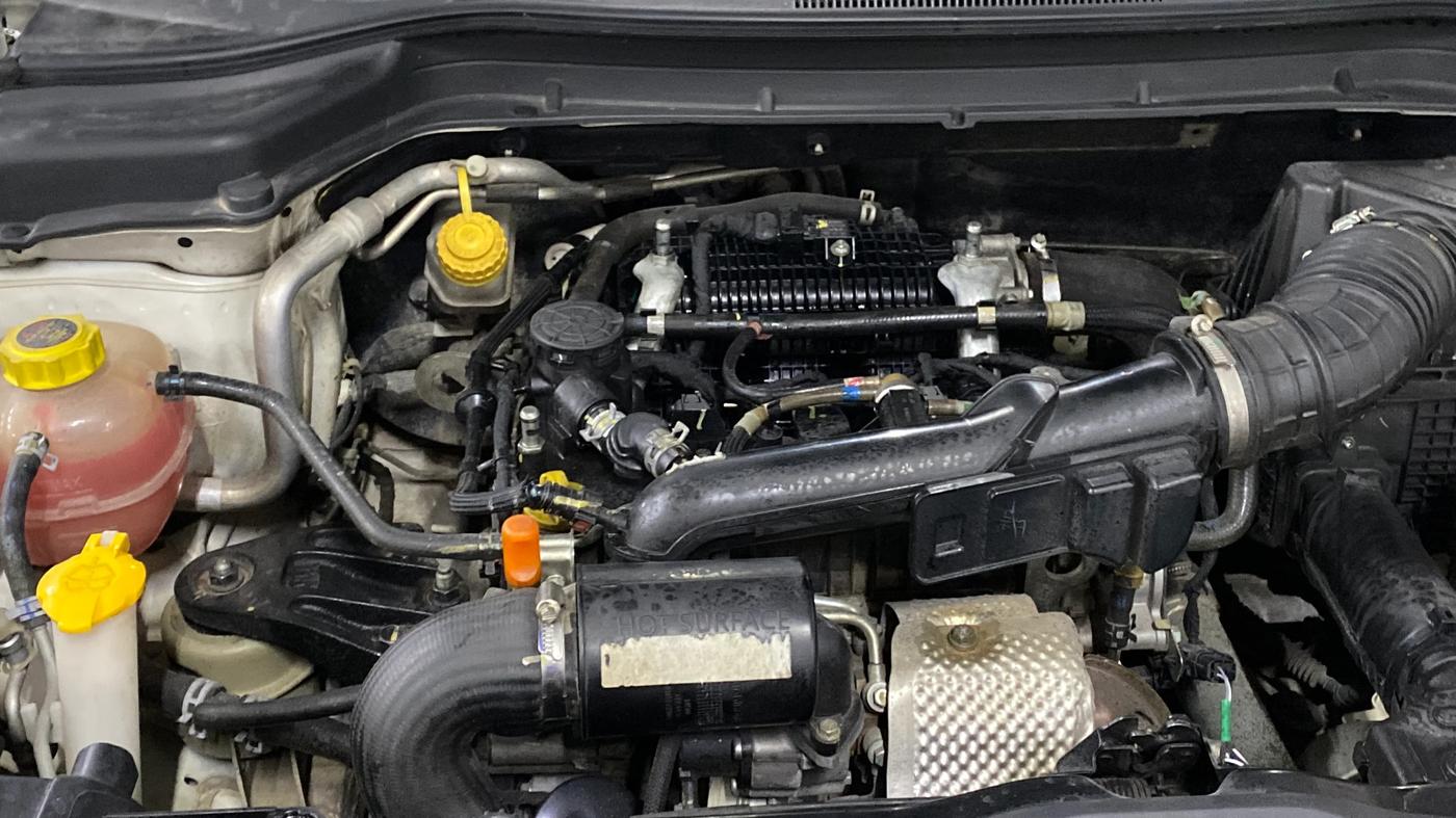 2021 Mahindra XUV300 W8 1.2 PETROL, Petrol, Manual, 67,784 km, Engine View - Right