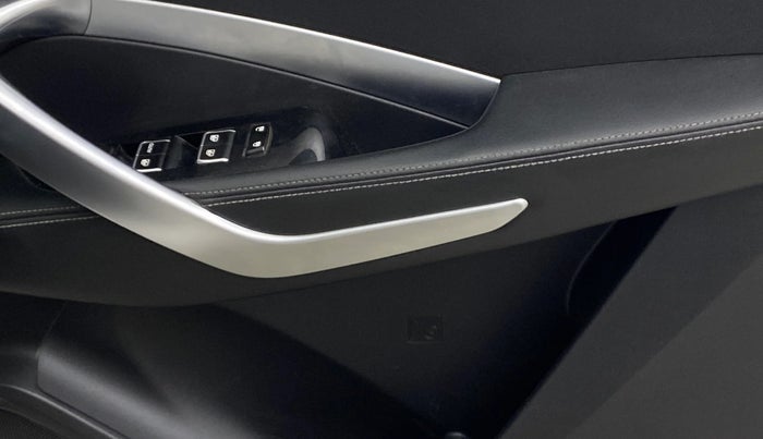 2020 MG HECTOR SHARP 1.5 DCT PETROL, Petrol, Automatic, 56,405 km, Driver Side Door Panels Control