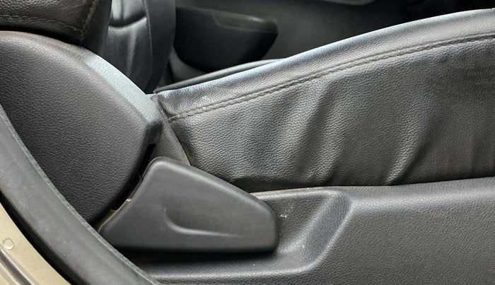 2019 Renault Kwid CLIMBER 1.0 AMT, Petrol, Automatic, 28,952 km, Driver Side Adjustment Panel