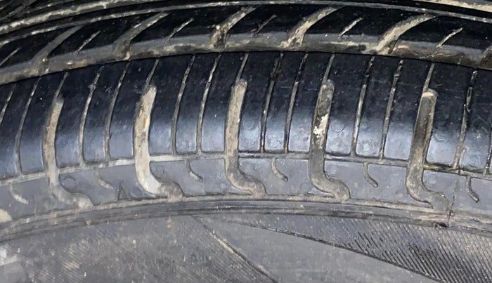 2019 Renault Kwid CLIMBER 1.0 AMT, Petrol, Automatic, 28,952 km, Right Front Tyre Tread